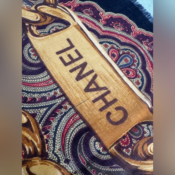 LOT 1546 HUGE CHANEL SILK CASHMERE SCARF 35 inches - Picture 9 of 16